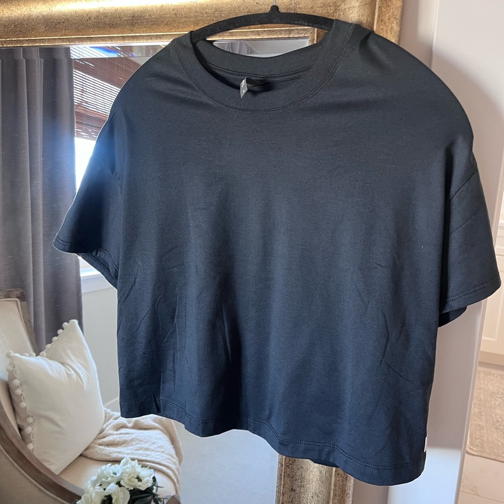 Vuori Energy Tee - NWOT - Picture 3 of 5